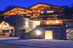Chalet Kalliste spacieux 5 min des pistes avec Spa, Meribel