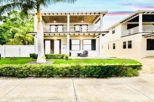 Beach-town Pet-Friendly Downtown Home @ 10 acre Park-629 Guest house, Sarasota