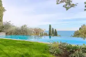VILLA MICHELLE Amazing view Pool Beach front, Padenghe sul Garda