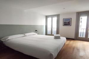 2. Luminoso y único en la mejor zona gastronómica Apartments, Orense