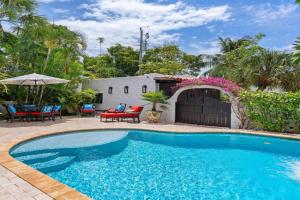 Casa Michaeline - Escape to a Glamorous Spanish Pool Oasis, West Palm Beach