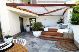 VILLA ONEUM - Apartment MARE with privat JACUZZI, Omis