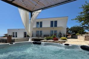 Rural home Basin dvor with jacuzzi Guest house, Vinisce