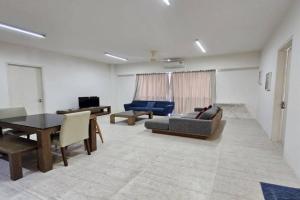 By The Sea Partial Seaview n Mountain View 383 Apartments, Batu Ferringhi