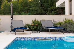 Time&Joy apartment with private pool, Kastel Stari