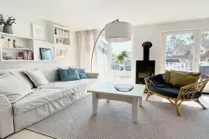 strandnahes, modernes Haus mit Kamin und Terrasse - Küstenwind Guest house, Juliusruh