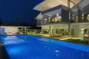 5-bdr luxury villa at a villa resort with beach club and concierge service, Ban Bang Po