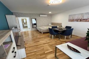 Lux apartment 10 center, free parking, Nis