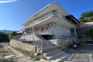 Dhoma Plazhi Husi Guest house, Borsh