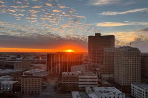 Cowboy Live, Laugh, & Loft 2 bedroom Loft Downtown, Fort Worth