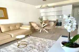 Eastlake Apartman, Alsoors