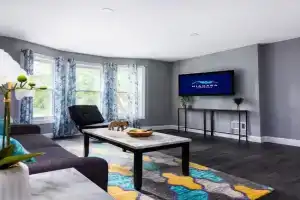Quaint 1 Bedroom Apartment Sleeps Near & Casino, Niagara Falls