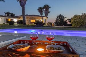 Villa Cassandra, Alliste