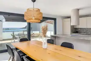 Justina Apartment, Pakostane