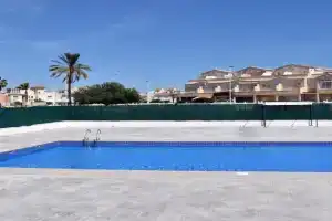 Casa Alex- Holiday House - con piscina comunitaria, Torrevieja