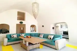 Dream Home- Santorini Cave House, Karterados