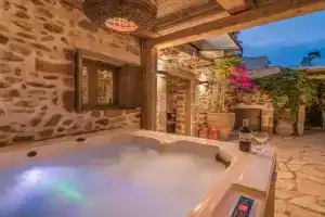 Boutique Cretan house in Old with Jacuzzi, Malia