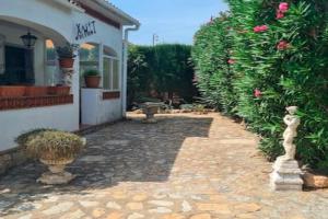 Xalet Azul, your secret garden in Guest house, L'Escala