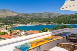 RITA - Charming 2-Bedroom Apartment with sea view,, Slano