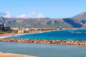 Studio on the closest beach to the city!, Amoudara