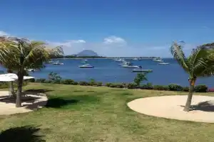 Latitude Sea Front Luxury Apartment, Black River