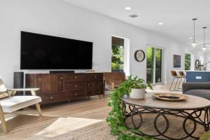 Home in Cherrywood with Private Backyard Guest house, Austin