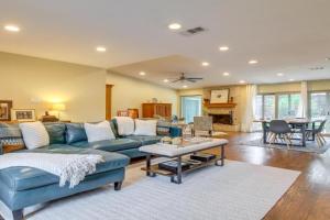 Pet-Friendly Home with Private Yard! Guest house, Austin