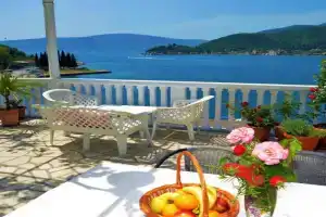 Apartments Okuka, Lepetane