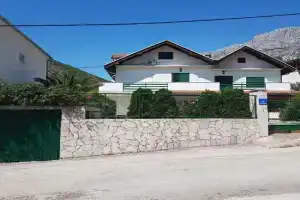 Sandra Apartmani 1, Rastozza