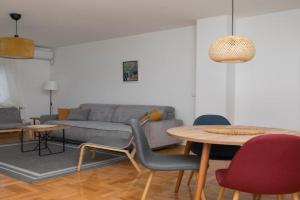 City Center Condo Apartments, Vrane