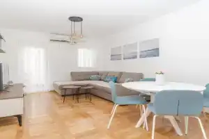 New Renovated Warm Cozy Fully Equipped One Bedroom Apartment in, Free Parking, Ideal for Long Stays, Budva