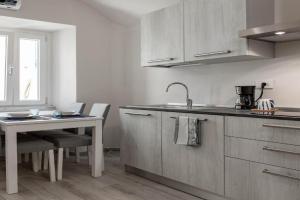 H11 [Piccola Perla] a un passo dal Mare Apartments, Santo Stefano al Mare