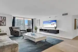 37th floor Amazing spacious unit with parking Apartments, Miami