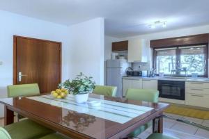 Apartment in Kastel Novi with terrace, air conditioning, WiFi, washing machine 5104-2, Kastel Stari
