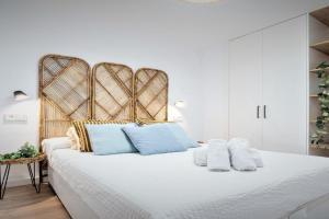 sea blue apartment, Roses