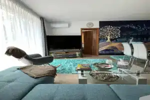 Jázmin Apartman, Sarvar
