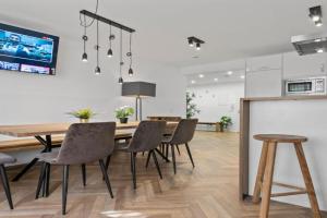 Flatista Homes - Central Station - 4 BR Apartments, Munchen