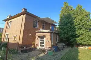 EN Homestay with private top floor, 3 bedrooms, bathroom, kitchenette, host stays downstairs with a cat and 2 small dogs --- CS Soukromé horní patro, 3 ložnice, koupelna, vařič, balkon - Přízemí sdílené s hostitelem, kočkou a 2 malými psy, Zlin