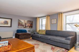 Perfectly Located Private Apartment, Burlington