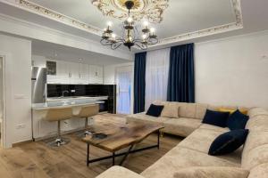 Leonard's Apartment, Durres