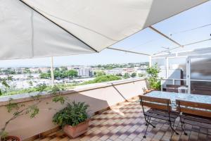 GuestHost - Central Station Terrace Apartment near the sea, Pescara