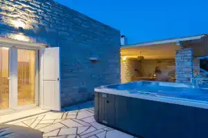 Sun and Salt 3bedroom House, Aliki