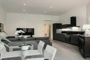 GuestHost - Studio 1 Deisgn Apartment with Car Parking!, Bologna
