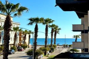P013 -, trilocale ristrutturato a 50mt dal mare Apartments, Porto Recanati
