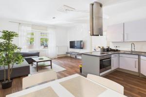 Zentrales Apartment im Westend I Küche I Balkon I für bis zu 4 Personen, Wiesbaden