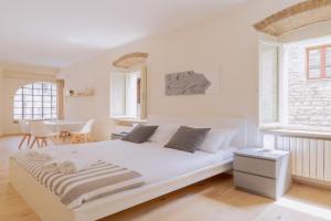 Suite Vittoria, 5 minuti da San Francesco, con colazione inclusa Apartments, Assisi