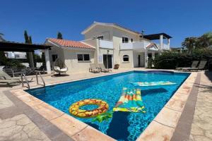 Villa Tamara with Private Pool, Coral Bay