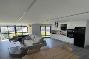 LA Lujuria Apartments, Orense