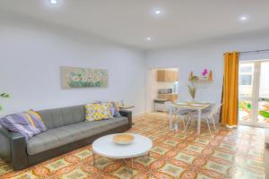 Charming 2 bedroom townhouse, internal yard JDES1-1, St Julians