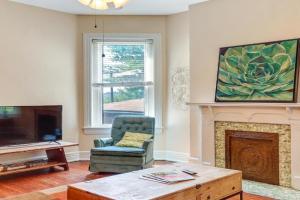 Cozy Vacation Rental 2 Mi to Downtown! Apartments, Louisville